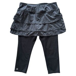ATHLETA Black/Gray Tiered Skirted Capri Leggings Medium Yoga Athleisure Sporty